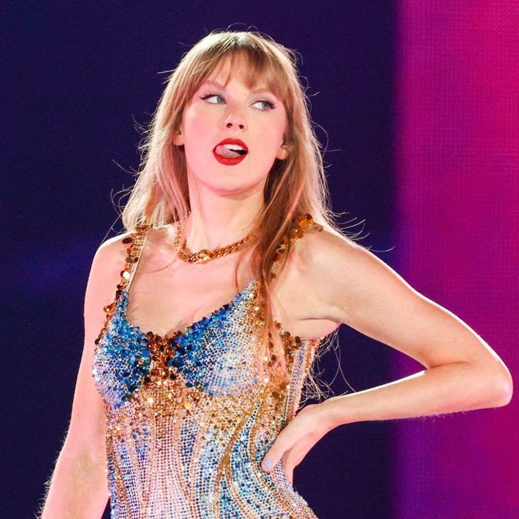 10 Live Concerts Where Fans Interrupted Musicians During A Performance