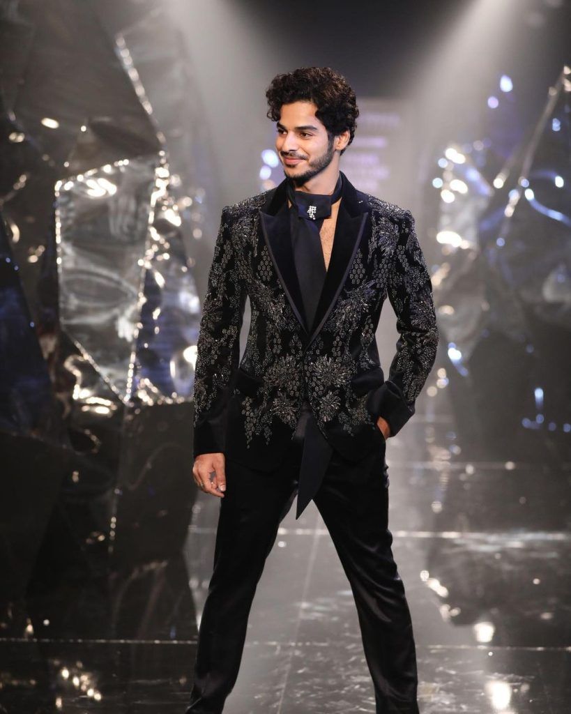 slim fit dress slacks Designer Black Men's Gown with Embroidery