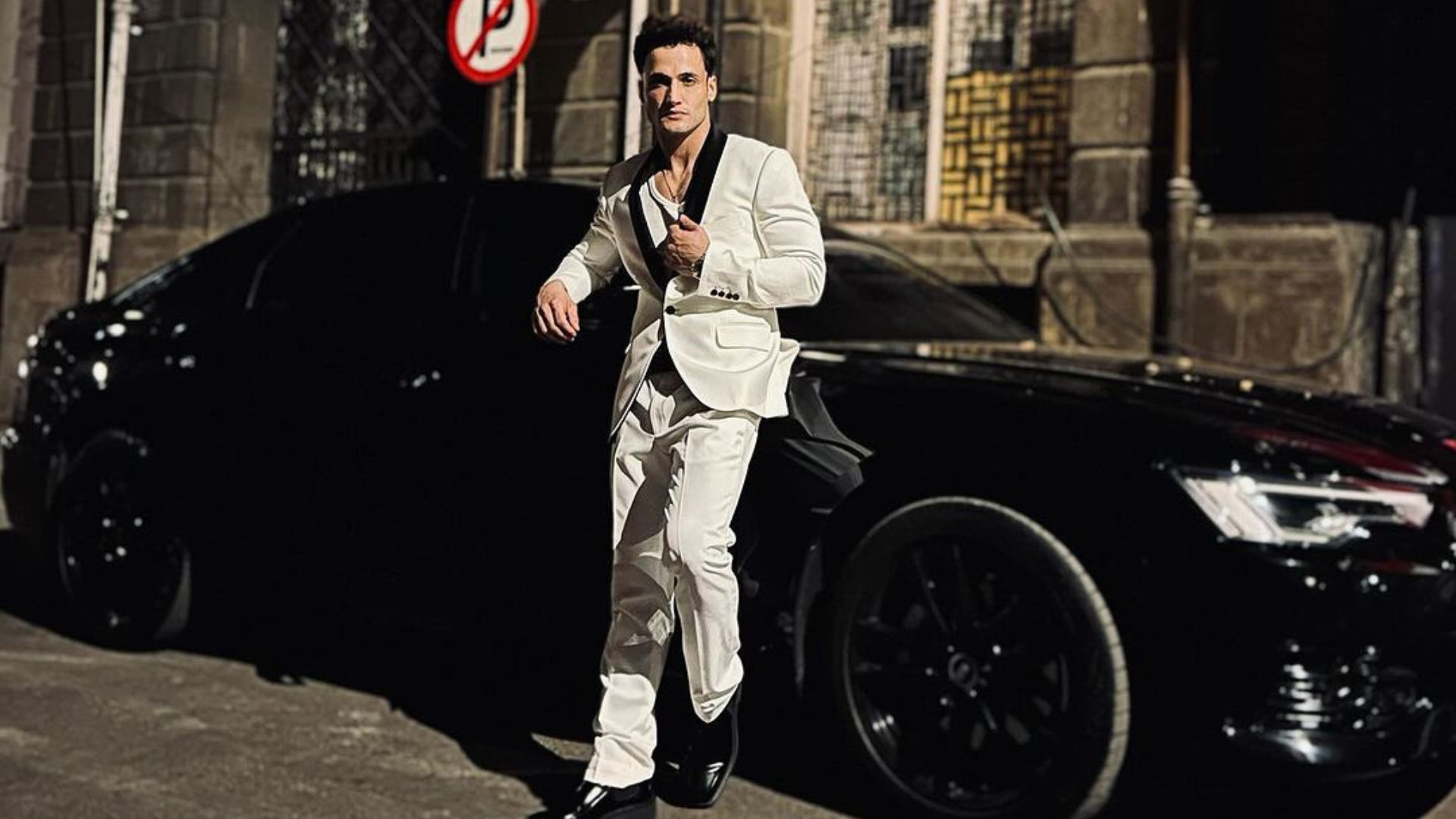 Asim Riaz Net Worth: His Income, Car Collection And Luxurious Assets